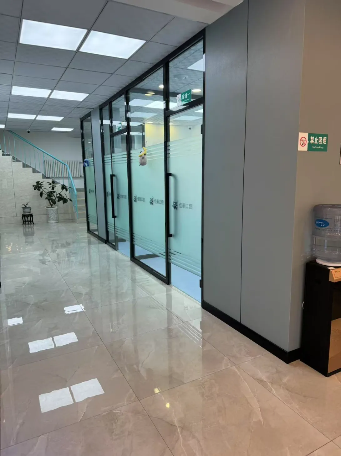 Внутренний интерьер Стоматологической клиники